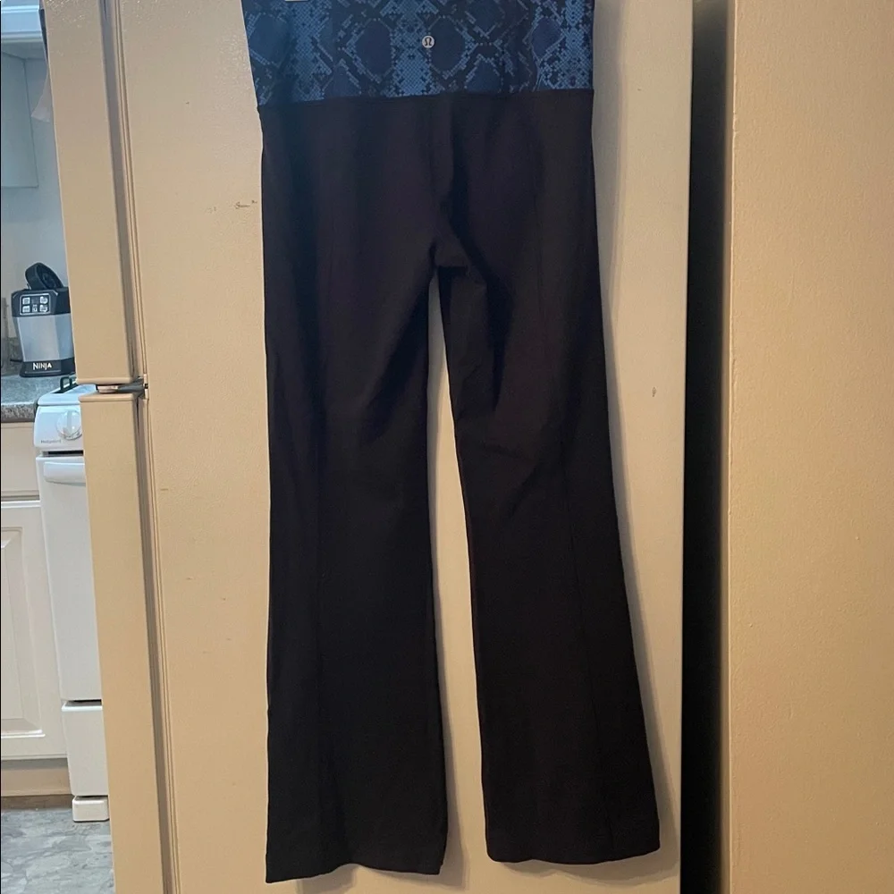 Lululemon Black Yoga Wide Leg‎ Pants with Blue Patterned Waistband 31” Inseam